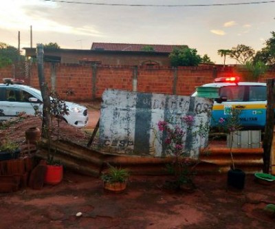 Mulher é encontrada morta com toalha amarrada ao pescoço
