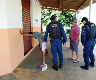 Mesmo de folga, delegado percebe furto e prende ladrão no bairro Santo André 