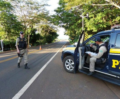PRF monta barreira para flagrar motoristas “bêbados” que voltavam dos ranchos do Sucuriú