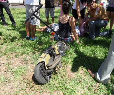 Jovem em patinete motorizado sofre acidente na Avenida Eloy Chaves 