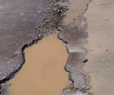 Internauta denuncia buraco em avenida Central de Três Lagoas 
