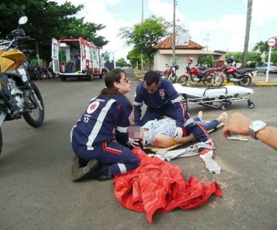 Desatenção pode ter sido causa de acidente entre motos no bairro Vila Nova 