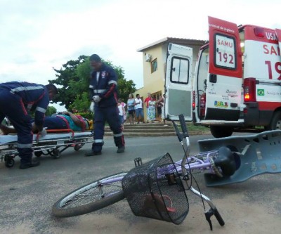 Tatuador bate em ciclista que andava pela contra mão; SAMU foi chamado no resgate 