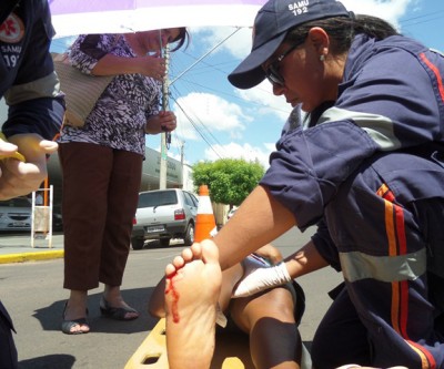 Mais uma ciclista na contra mão causa acidente na área central de Três Lagoas