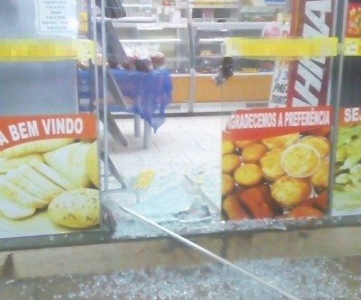 Padaria no Colinos é invadida e ladrão deixa prejuízos ao comerciante 