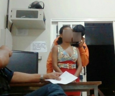 Menina de 14 anos é flagrada nua com o namorado dentro de veículo