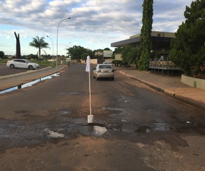 Buraco na lagoa, matos em terrenos e lixo na Zona Rural “marcam” o Whats Repórter 