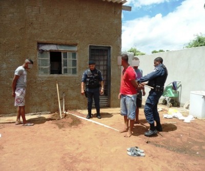 Rádio Patrulha apreende maconha com três pessoas