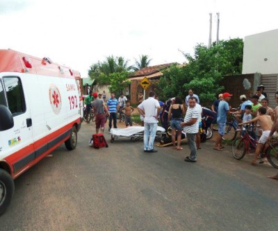 Ao desviar de gato, jovem sofre acidente com moto na Maria Guilhermina Esteves 