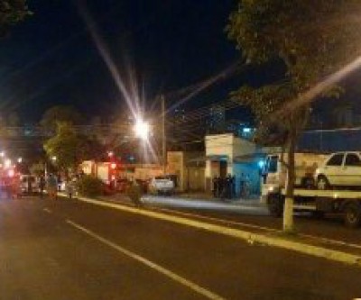 Hylux desgovernada colide com carros e deixa um morto no centro de Campo Grande