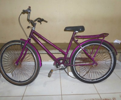 Garota de 22 anos abordada pela polícia na madrugada estava com bicicleta furtada 