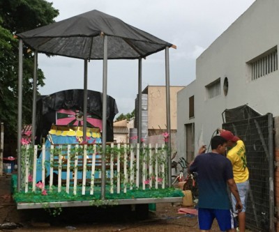 Devido a chuva, desfile das Escolas de Samba terá início às 22h 