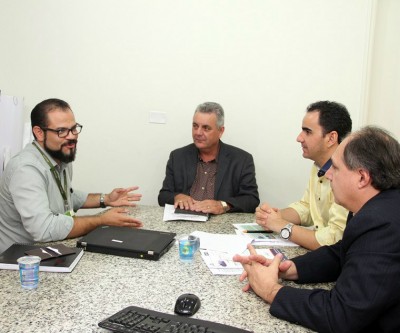 Prefeitura e Elektro firmam compromisso para melhorar a iluminação pública