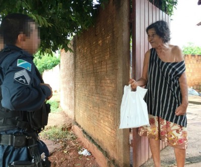 Idosa de 76 anos denúncia falta de comida e furto praticado pela própria filha 