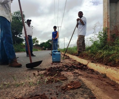 Cansada de esperar pelo poder público, empresa limpa canteiro de importante rua em Três Lagoas 
