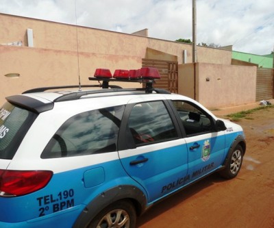 Casa é invadida por ladrões e aparelhos eletrônicos são levados