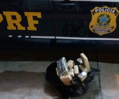 PRF apreende em 10 kg de maconha com garota de 18 anos e uma menor grávida de 6 meses