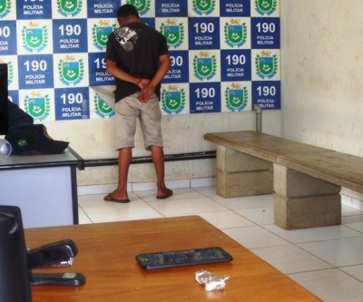Adolescente é apreendido pela Rádio Patrulha com maconha em bar no JD Samambaia