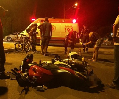 Motociclista em CB 300 sofre acidente na Rua Maria Guilhermina Esteves 