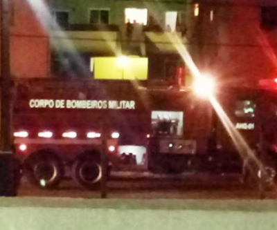 Bombeiros são chamados para apagar incêndio em apartamento no Novo Oeste