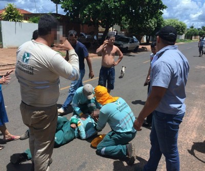  Coletor de lixo é atropelado quando descia de caminhão no Parque São Carlos 