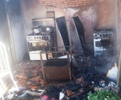 Incêndio no bairro Jardim Dourado mobiliza equipes dos bombeiros