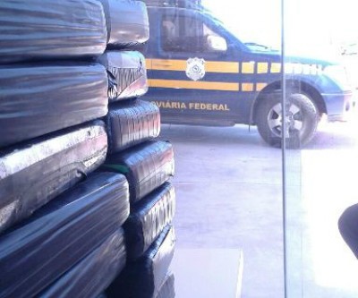 PRF de Três Lagoas intercepta carregamento de quase 55 Kg de cocaína 