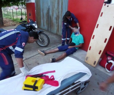 Jovem de 25 anos é socorrido a UPA após acidente em avenida 