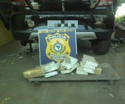 Traficante preso com cocaína é levado para a Polícia Federal de Três Lagoas 