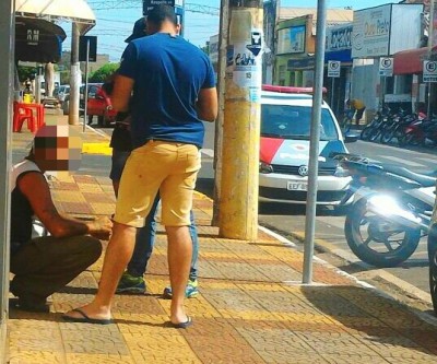 Motorista de 43 anos é flagrado por policial se masturbando dentro de carro