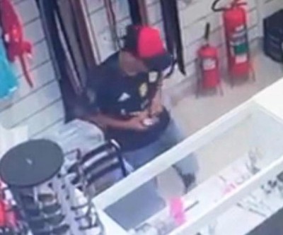 Acusado de diversos furtos em estabelecimentos comerciais, menor é detido pela polícia 