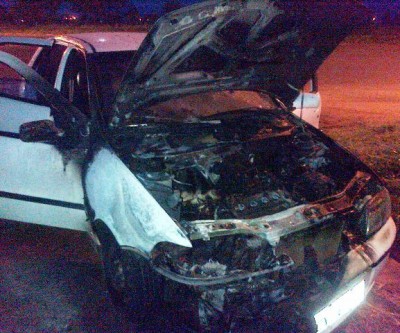 Jovem compra carro em sítio e quando chegava a Três Lagoas percebe incêndio em seu veículo 
