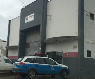 Transportadora é alvo de ladrões que invadiram o comércio neste final de semana 