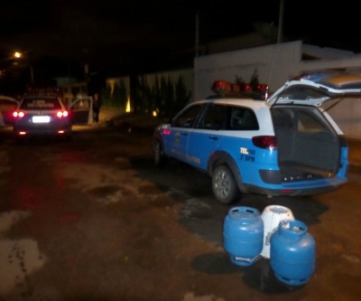 Ladrão escapa da polícia, mas deixa materiais furtados de residências do bairro Lapa  