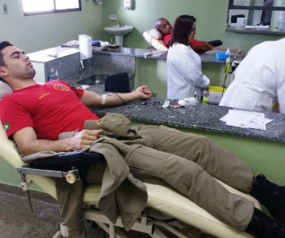 Militares do 5° Grupamento do Corpo de Bombeiros doam sangue em campanha