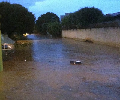 Chuva de 20 minutos foi o suficiente para alagar a cidade de Três Lagoas
