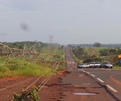 Ventos que derrubaram torres passaram dos 118km/h, diz meteorologista