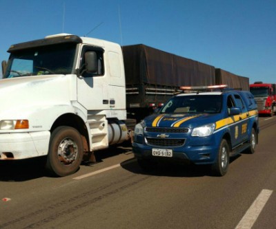 PRF de Três Lagoas intercepta carga com 80 mil pacotes de cigarros contrabandeados