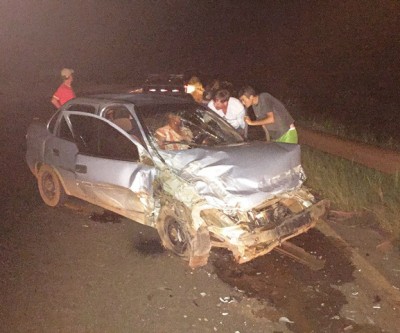 Mulher fica presa às ferragens em acidente na BR-158