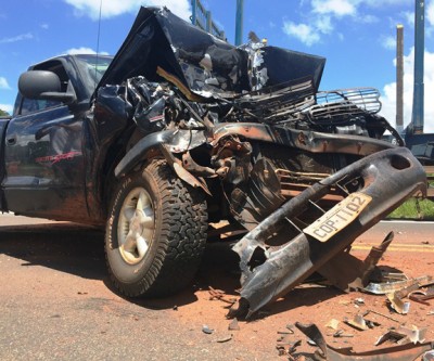 Camionete fica destruída em acidente na BR-158, próximo à ponte do Sucuriú 