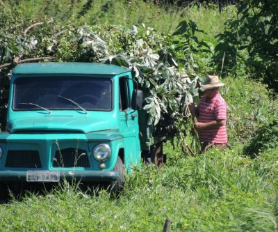 Três-lagoense flagrado jogando lixo em lagoa do município terá quer dar explicações ao MPE
