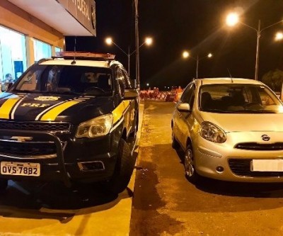 Tentando ajudar o amigo, passageiro apresenta CNH falsa a PRF e é preso em flagrante