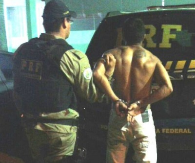 Em abordagem de rotina, PRF prende foragido da Justiça na BR-262