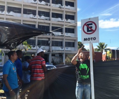 Desempregados ‘acampam’ em frente à prefeitura de Três Lagoas e cobram oportunidades