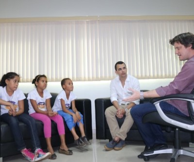 Presidente da Câmara  recebe crianças do projeto Comunidade Educa