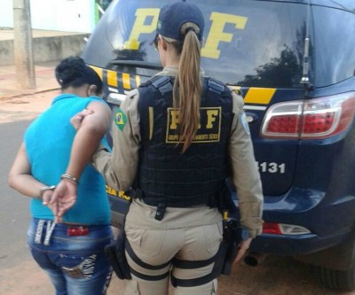 Ação da PRF e Polícia Civil prende traficantes e mulher que transportava drogas 