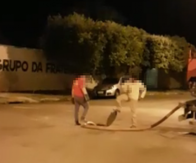 Prefeitura diz que caminhão filmado com mangueira na rede de esgoto é de empresa da Sanesul 