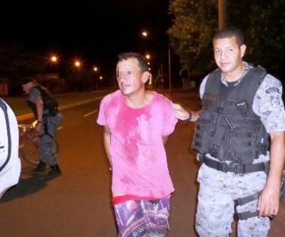 Velho conhecido da polícia é preso com produtos furtados; polícia procura pela vítima   