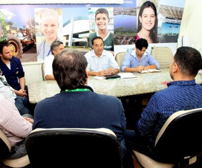 Prefeito se reúne com empresários para resolver problemas na via de acesso ao Jupiá