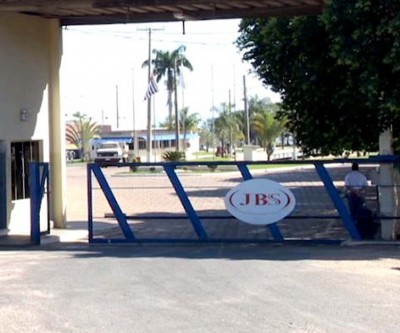 JBS fecha acordo para pagar R$ 10 milhões a mais de 1,1 mil trabalhadores demitidos